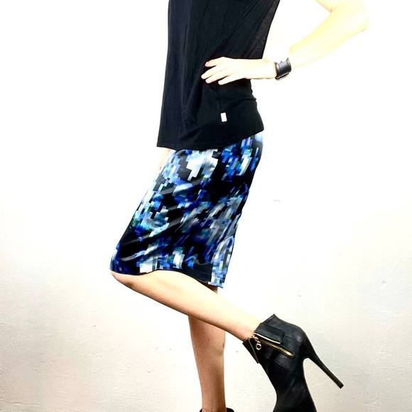 DALIA COLLECTION | 👾 Satin Pixelated Pixels Print Pencil Skirt - Picture 2 of 13